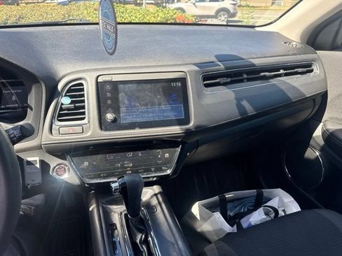 Used 2021 Honda HR-V EX image 7