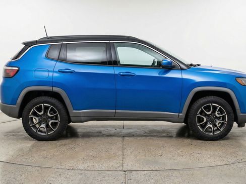 Used 2025 Jeep Compass Trailhawk image 9