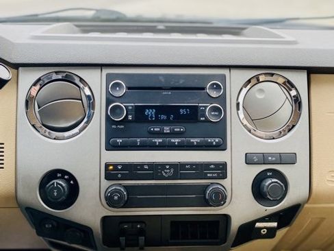 Used 2015 Ford F250 XLT w/ XLT Premium Package image 14