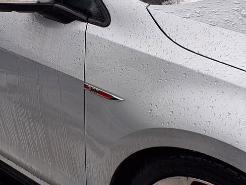 Used 2017 Volkswagen Golf S image 8