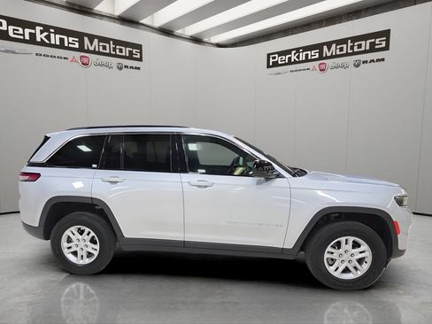 Certified 2024 Jeep Grand Cherokee Laredo AWD/4WD image 6