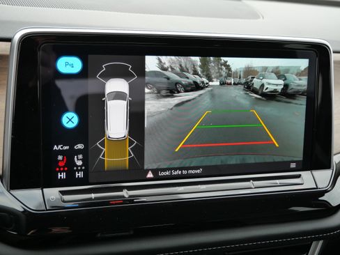 Certified 2024 Volkswagen Atlas SE w/ Black Wheel Package image 35