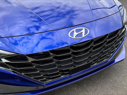 Certified 2023 Hyundai Elantra Limited FWD image 32