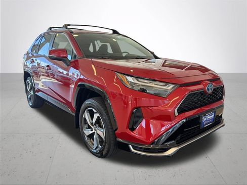Used 2022 Toyota RAV4 SE w/ Weather & Moonroof Package AWD/4WD image 5