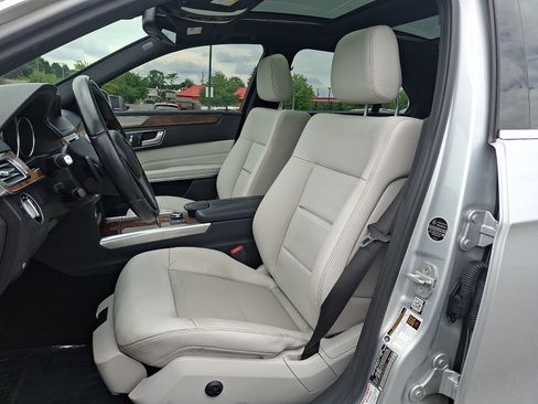 Used 2016 Mercedes-Benz E 350 4MATIC Sedan w/ Premium Package image 13