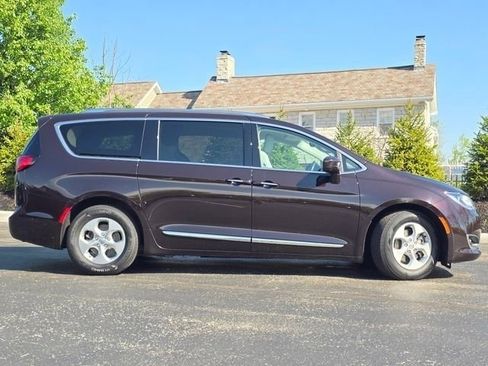 Used 2017 Chrysler Pacifica Touring-L Plus w/ Advanced Safetytec Group FWD image 30