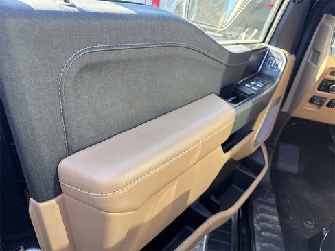 Used 2022 Ford F150 Lariat w/ Equipment Group 502A High image 9