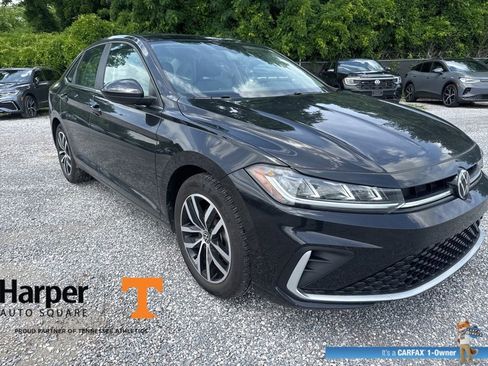 Used 2025 Volkswagen Jetta SE w/ Sunroof Package FWD image 7