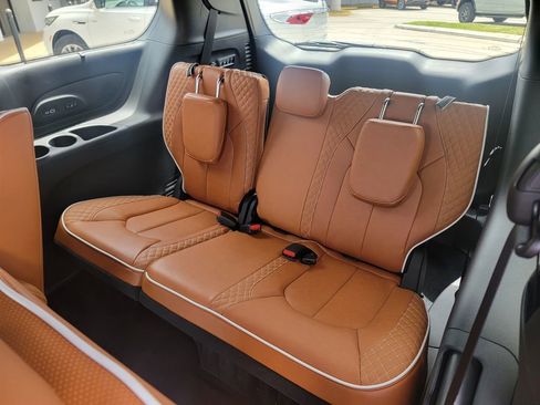 Used 2026 Chrysler Pacifica Pinnacle image 13