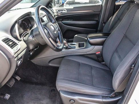 Used 2018 Jeep Grand Cherokee Laredo AWD/4WD image 20