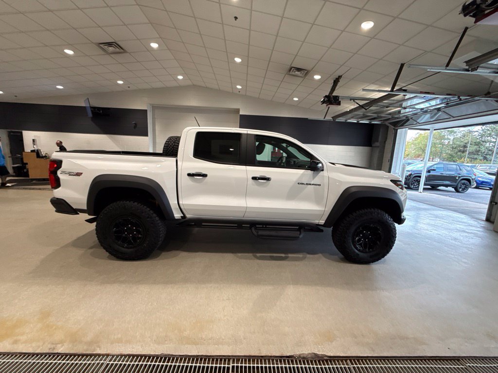 Used 2024 Chevrolet Colorado ZR2 w/ ZR2 Bison Edition AWD/4WD image 8
