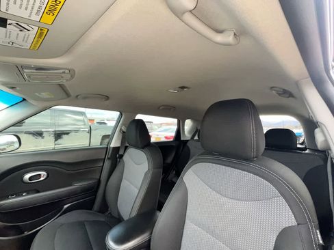 Used 2018 Kia Soul + FWD image 22