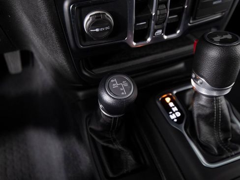 Used 2024 Jeep Wrangler Unlimited w/ Convenience Group AWD/4WD image 20