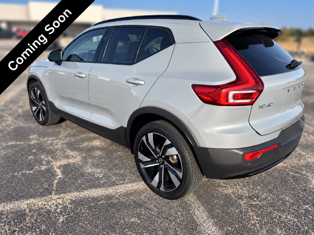 Certified 2024 Volvo XC40 B5 Plus w/ Climate Package AWD/4WD image 3