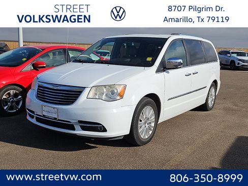 Used 2014 Chrysler Town & Country Limited w/ Luxury Group FWD image 1