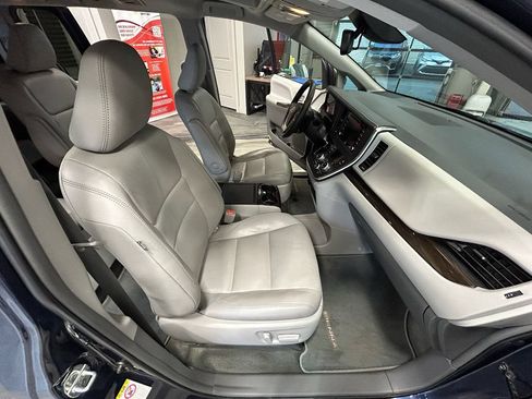 Used 2019 Toyota Sienna XLE w/ XLE Navigation Package FWD image 45