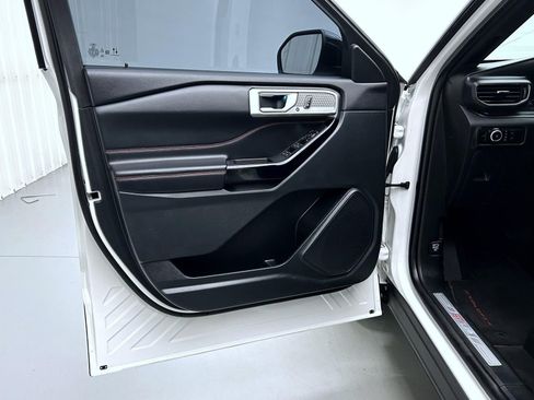 Used 2023 Ford Explorer ST-Line w/ Class IV Trailer Tow Package image 9