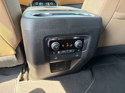 Used 2022 Chevrolet Tahoe Premier AWD/4WD image 31