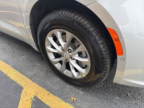 New 2026 Chrysler Pacifica Limited image 18