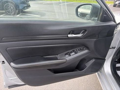 Used 2025 Nissan Altima 2.5 SV FWD image 24