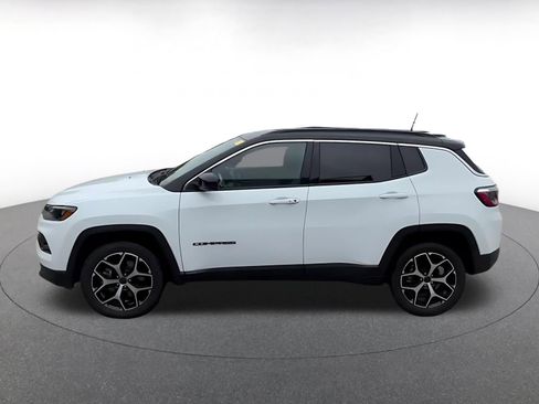 Used 2025 Jeep Compass Limited AWD/4WD image 9