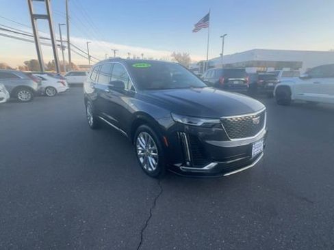 Used 2023 Cadillac XT6 Premium Luxury w/ Technology Package AWD/4WD image 2
