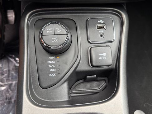 Used 2017 Jeep Compass Trailhawk w/ Leather Interior Group AWD/4WD image 32