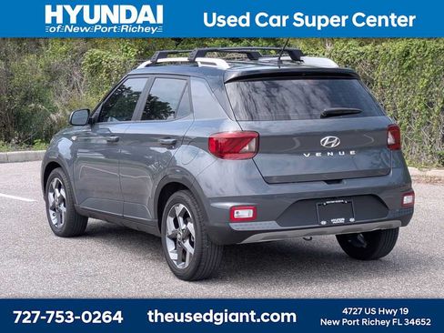 Certified 2025 Hyundai Venue Limited FWD image 3