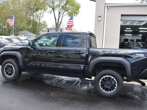 Used 2025 Toyota Tacoma TRD Off-Road AWD/4WD image 9