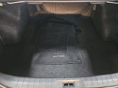 Used 2025 Nissan Altima 2.5 SV FWD image 17
