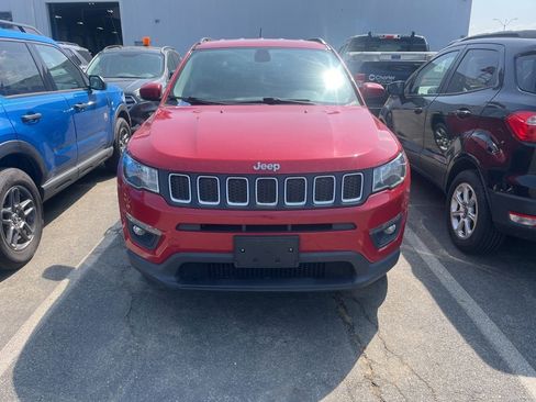 Used 2018 Jeep Compass Latitude w/ Popular Equipment Group AWD/4WD image 1