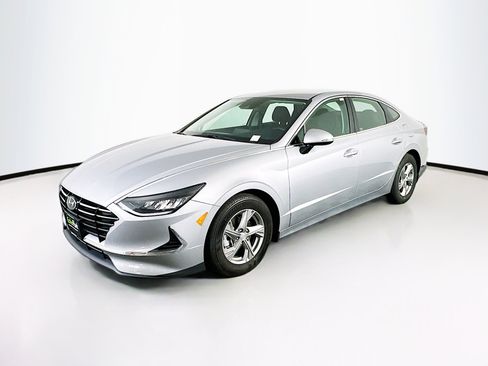 Used 2023 Hyundai Sonata SE image 3