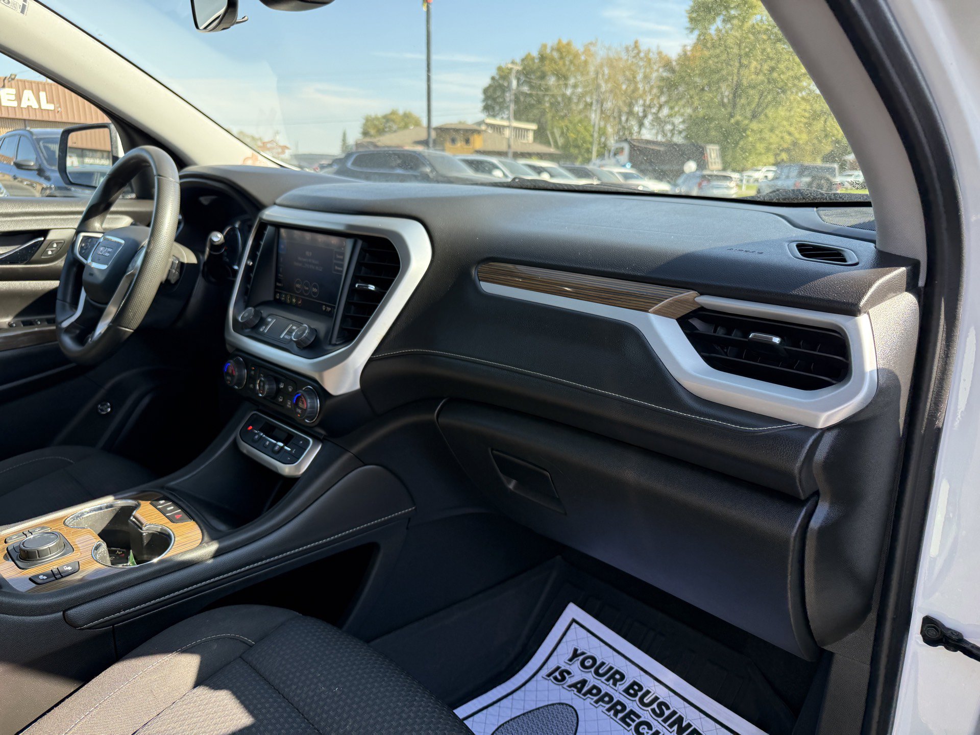 Used 2023 GMC Acadia SLE w/ Driver Convenience Package FWD image 24