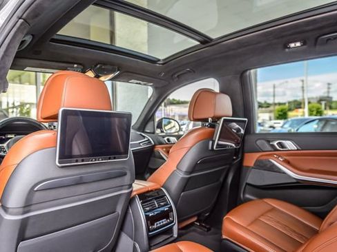 Used 2020 BMW X7 xDrive40i w/ M Sport Package AWD/4WD image 43