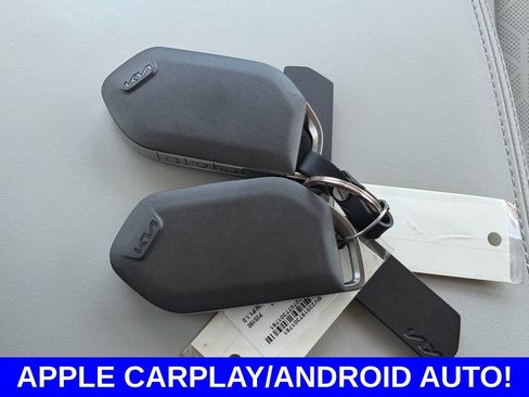Used 2025 Kia Carnival EX FWD image 12