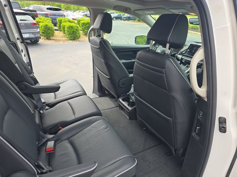 Used 2025 Honda Odyssey Elite image 11
