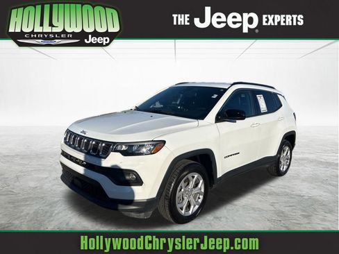 Used 2024 Jeep Compass Latitude image 1