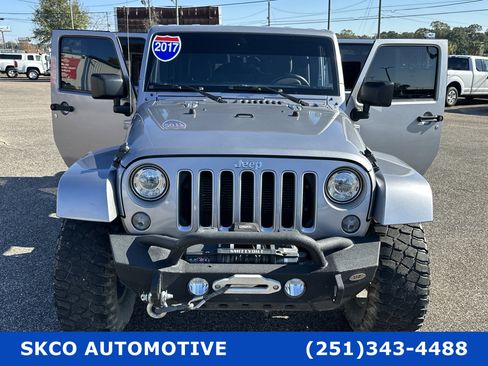 Used 2017 Jeep Wrangler Unlimited Sahara w/ Connectivity Group image 34