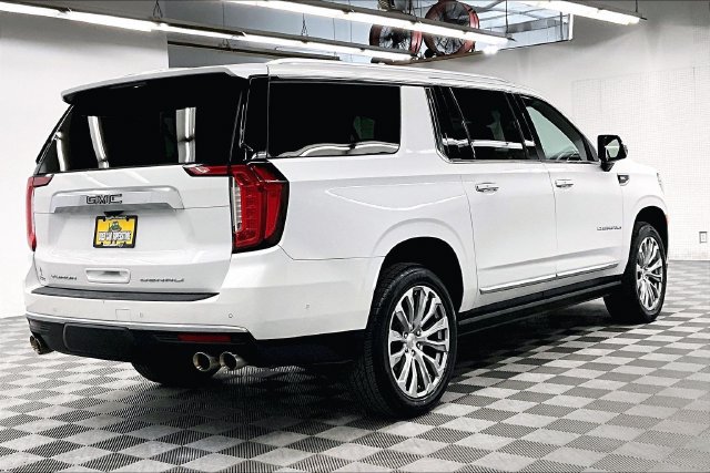 Used 2023 GMC Yukon XL Denali w/ Advanced Technology Package AWD/4WD image 14