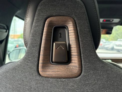 Used 2025 Rivian R1S Premium AWD/4WD image 43