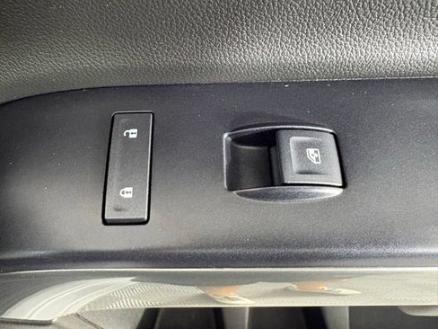 Used 2018 Chevrolet Silverado 1500 LT AWD/4WD image 38