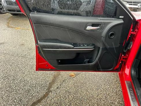 Used 2015 Dodge Charger SXT image 10