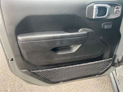 Used 2022 Jeep Gladiator Willys image 12