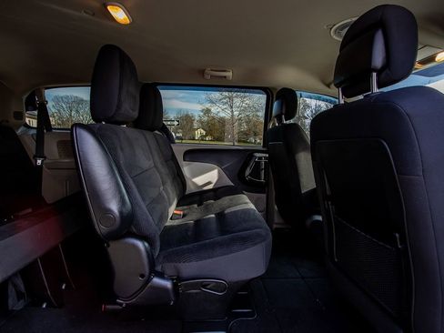 Used 2019 Dodge Grand Caravan SE image 24