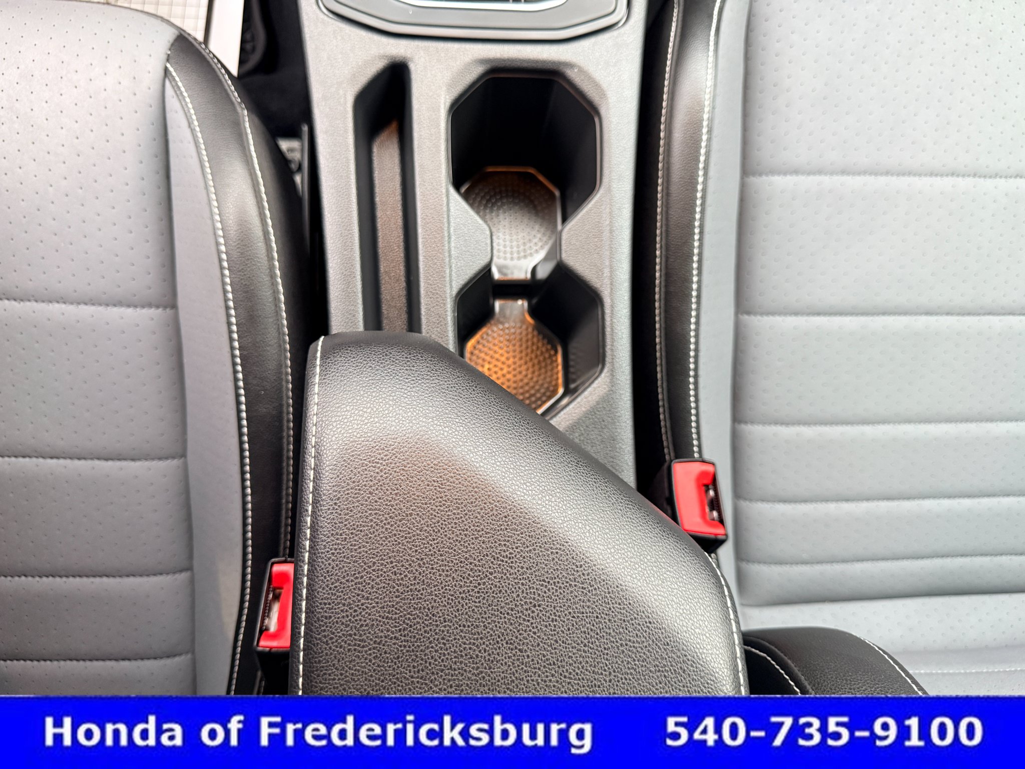 Used 2025 Volkswagen Jetta SE FWD image 33