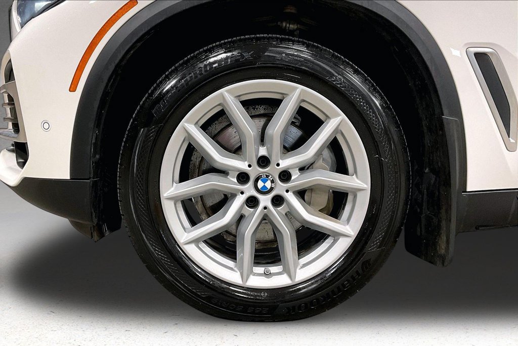 Used 2022 BMW X5 xDrive40i w/ Premium Package AWD/4WD image 35
