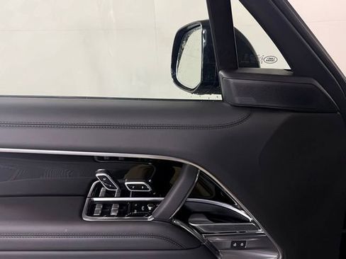 New 2025 Land Rover Range Rover Long Wheelbase SE image 27