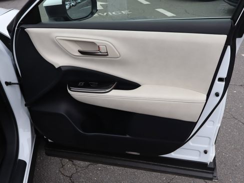 Used 2024 Toyota Crown Limited image 36