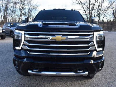 Used 2025 Chevrolet Silverado 2500 High Country w/ High Country Premium Package AWD/4WD image 11