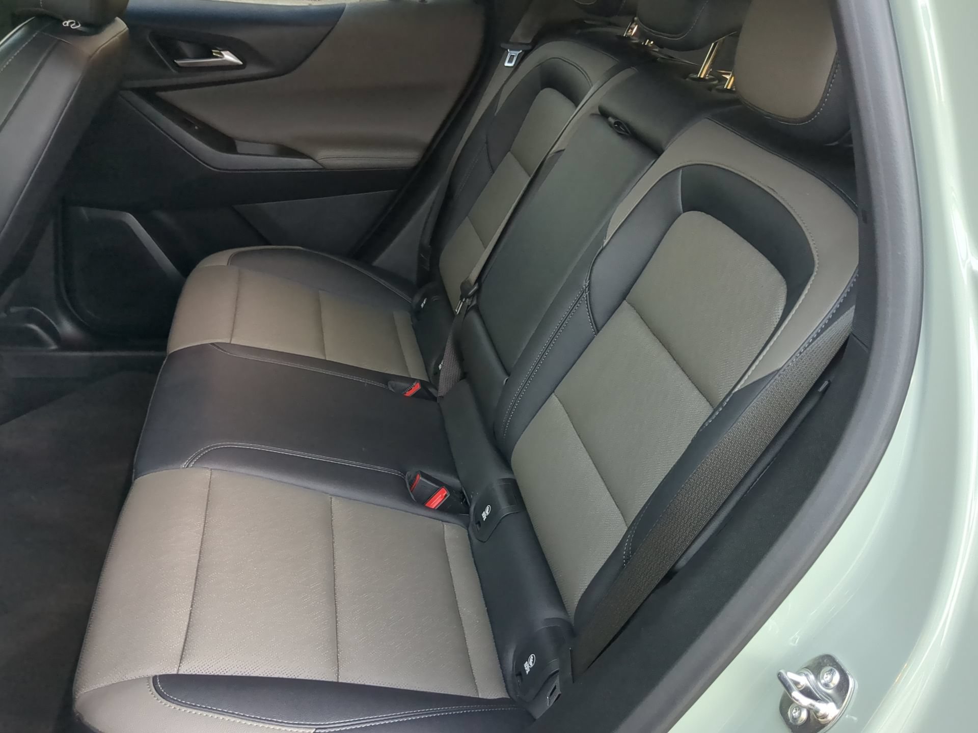 Used 2025 Chevrolet Equinox LT w/ Convenience Package II FWD image 53